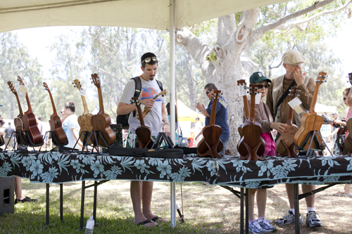 201207-N_ukulele0722_028+