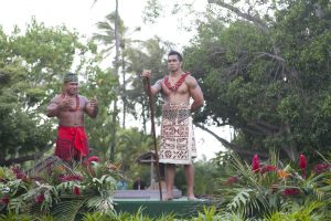 【ポリネシア文化センター】オアフ島半日観光とポリネシア文化センター　スタンダードコース（昼食・夕食付き）