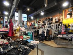 ジーンズ・ウェアハウス／Jeans Warehouse