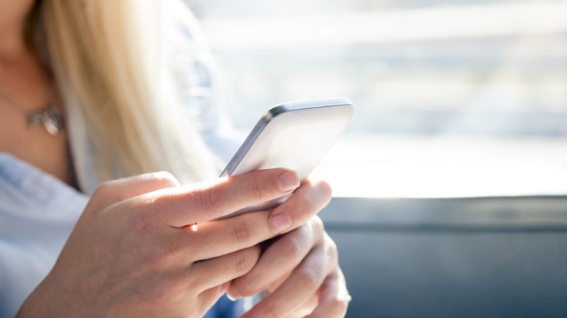携帯電話があるとやっぱり便利。どこで借りれるの?