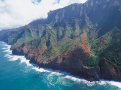 【ハワイを楽しむ50の方法】Vol.19 海と山がせめぎ合う絶景に息を飲む