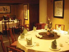ワイキキ中心部の中華レストランでハッピーアワー開始