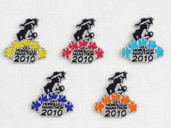 ホノルルマラソンの開催記念ロゴピンをプレゼント