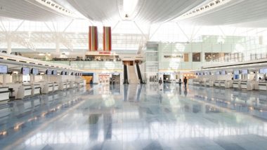 フリーマガジンLaniLani国際化1 周年記念号を羽田国際空港で独占配布