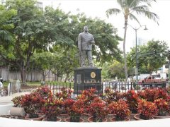 カラカウア王像／King Kalakaua Statue