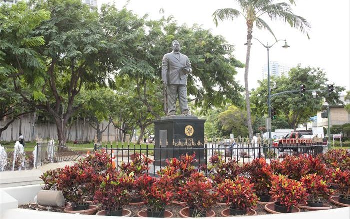 カラカウア王像／King Kalakaua Statue