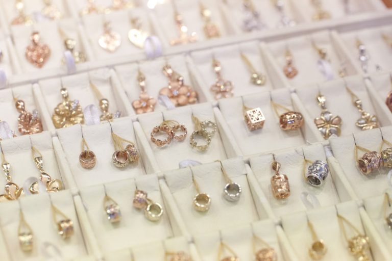 プルメリア・ハワイアン・ジュエリー・アウトレット／Plumeria Hawaiian Jewelry Outlet ハワイの最新情報をお