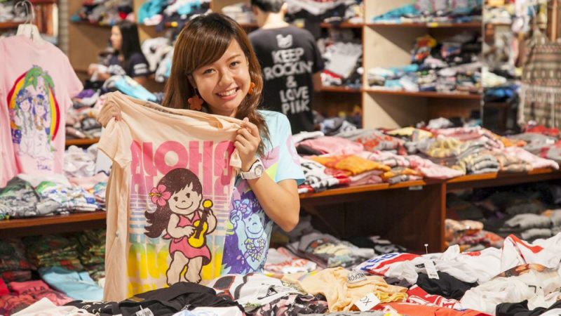 店内に1,000枚以上のTシャツがあふれる「88tees(エイティエイティーズ)」