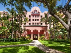 長い伝統を誇る最高級リゾートホテル「The Royal Hawaiian a Luxury Collection Resort（ロイヤル ハワイアン ラグジュアリー コレクション リゾート）」