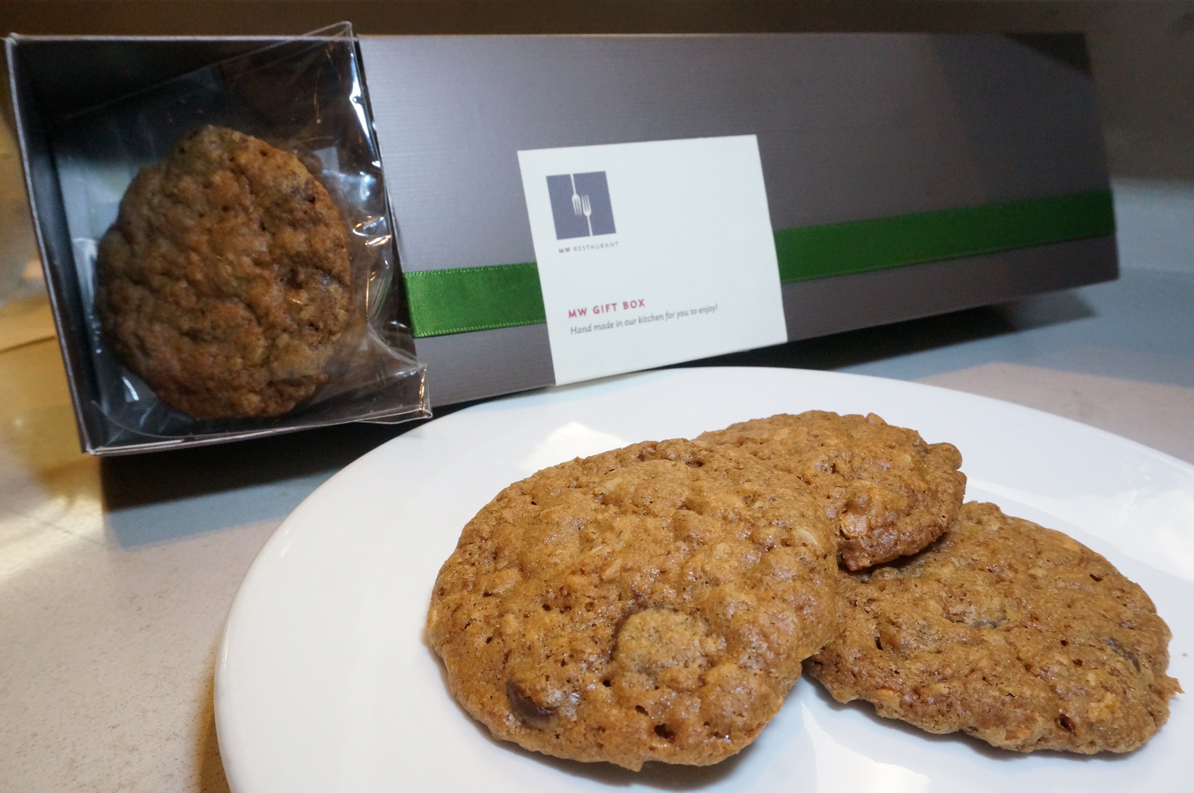 mw-restaurant-box-of-cookies