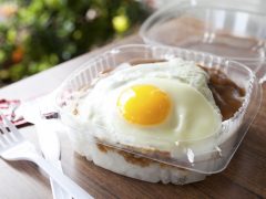 「カフェ100」で元祖「ロコモコ」を味わおう