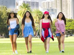 日米ハーフの新生ガールズグループ「Bliss」 ロコガールのリアルファッションに注目！