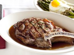 極上肉をがっつりと！心ゆくまでステーキが堪能できるワイキキのレストラン