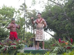 本格的なルアウ＆大迫力のショーで、ハワイアン・スピリットに包まれた夜を過ごす