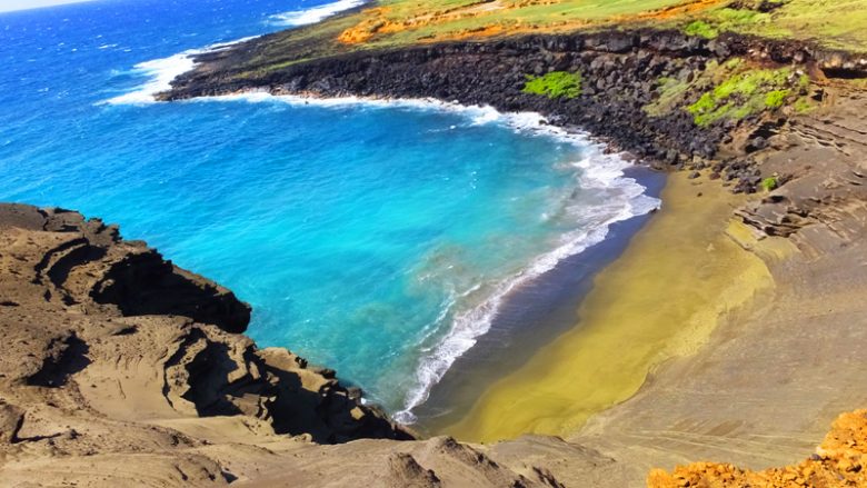 ハワイ島の奇跡！グリーンサンドビーチの砂は月光を浴びたエネルギッシュな天然石