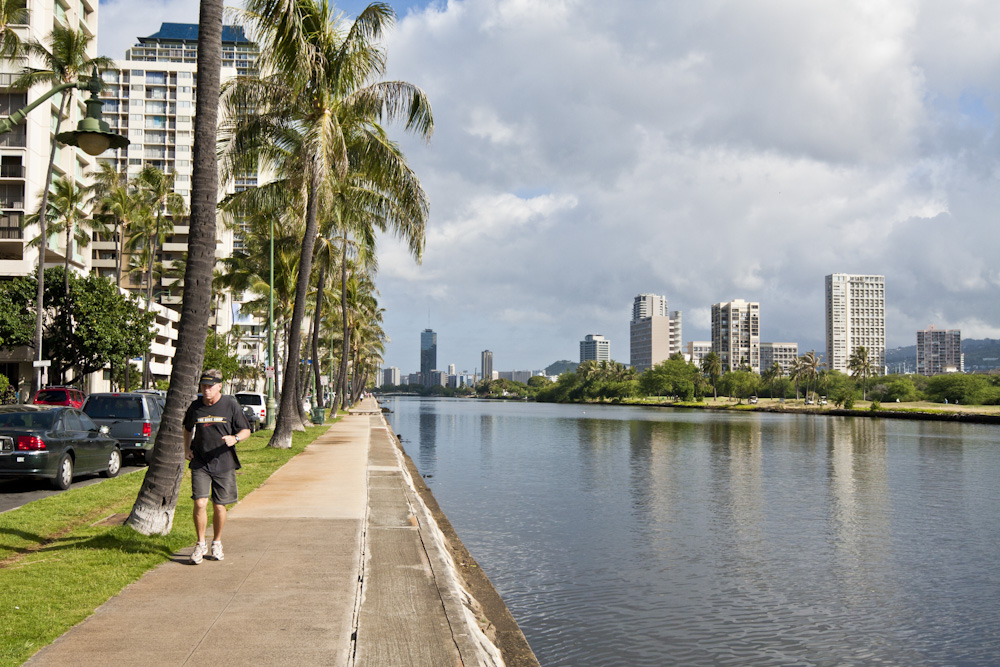 アラワイ運河／Ala Wai Canal