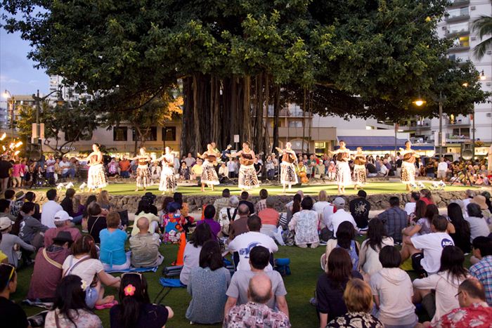 クヒオビーチ・フラショー／Kuhio Beach Hula Show