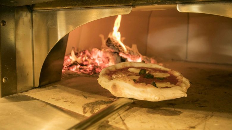 本格派薪釜焼きピザ『アペティート・クラフトピザ＆ワインバー』がワイキキにグランドオープン！