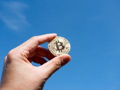 仮想通貨でハワイに行ける!?ビットコインが使えるお店やATMも!
