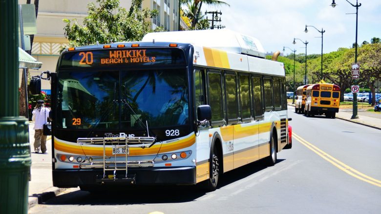 ハワイビギナーでも安心!The Busにのって観光スポットへ行ってみよう。