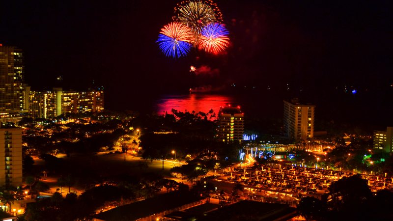 ワイキキの夜の名物「ヒルトン・ハワイアン・ビレッジ」の花火が再開決定！