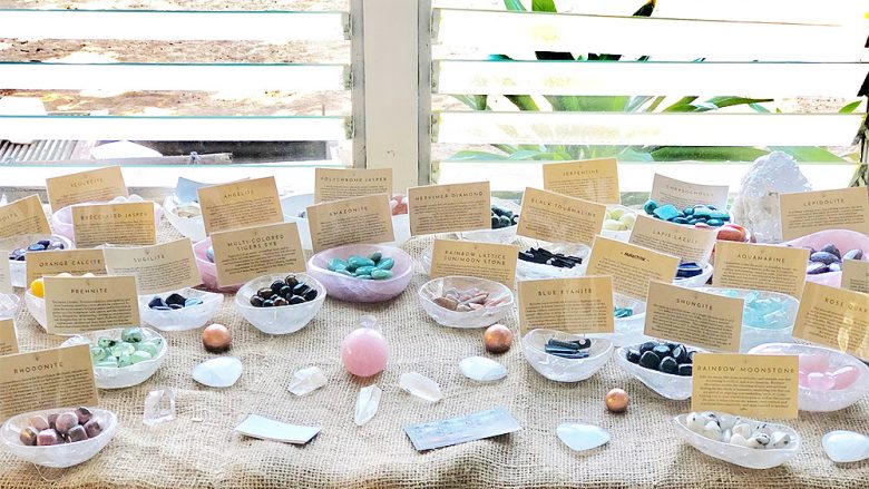 ノースショアに登場したシンギングボウル&パワーストーン専門店「Ethereal Earth」