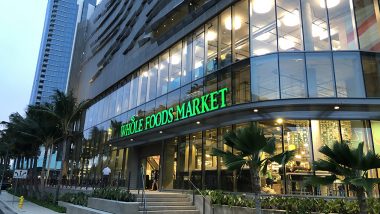 【2021年最新版】ハワイ最大級のホールフーズマーケット／Whole Foods Marketの魅力に迫る！おいしいコーヒーや酒類も楽しめる店内施設をご紹介