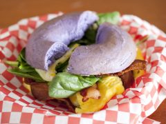 朝7時前にオープンするワイキキエリアのグルメスポット