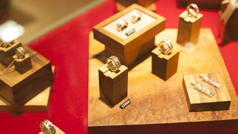 ハワイ旅行の思い出に！ペアリングを購入したいシルバーアクセサリーの店