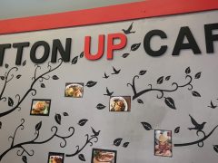 ハワイ上級者のみぞ知る！？ローカル御用達！コスパ抜群の「ボタン・アップ・カフェ / Button Up Cafe」