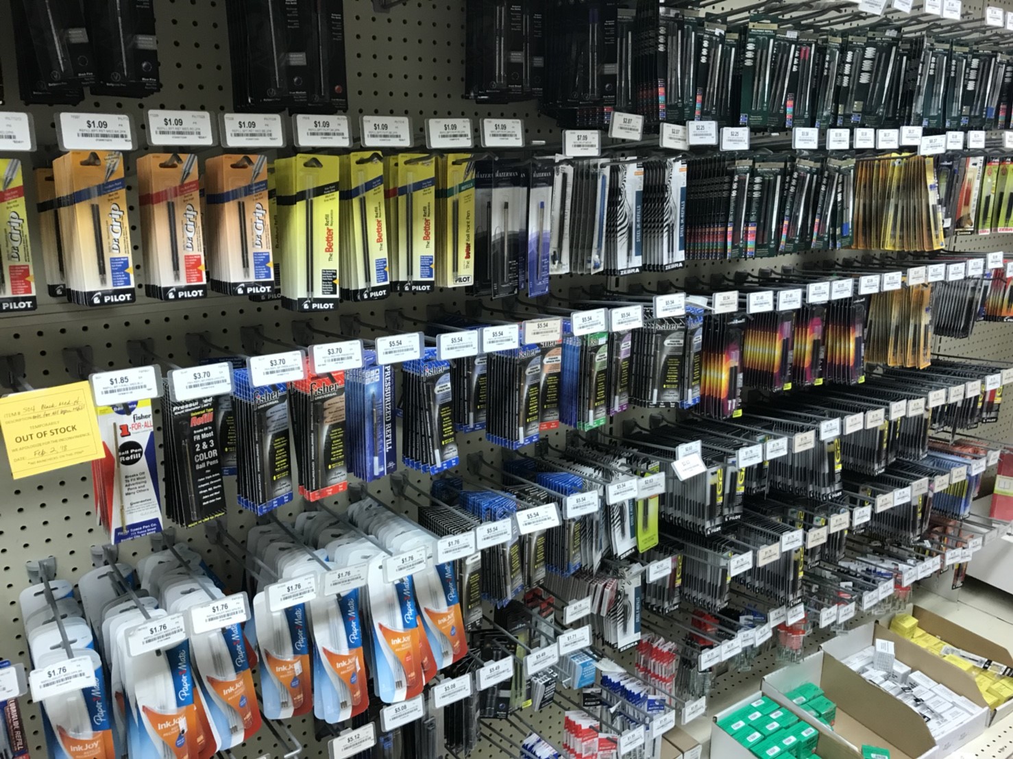 新学期の準備はここで完了！バラマキ土産も買える穴場の文具店