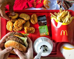 チーズバーガーセットを頼んだのに2個も来ちゃった！意外に知らないハワイのマクドナルドで注文する方法をご紹介