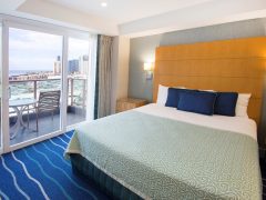 旅行客に便利な、アラモアナセンター隣の好立地ホテル『ALA MOANA HOTEL by mantra アラモアナ・ホテル・バイ・マントラ』