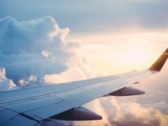 【ハワイで役立つ英会話】機内で体調が悪くなってしまった時に使える一言