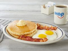 IHOPは甘いだけじゃない！朝食メニュー「2×2×2」