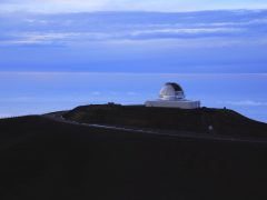 夏の星座さそり座は、ハワイでは「マウイの魔法の釣り針」