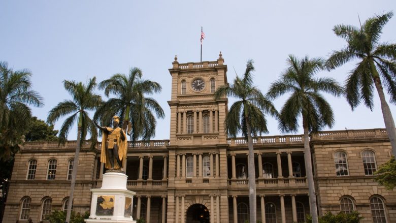 ハワイへの想いがより深まる！イオラニ宮殿見学体験記を大公開