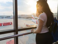 ハワイへ出発する前、みんなは空港でどう過ごしているの？