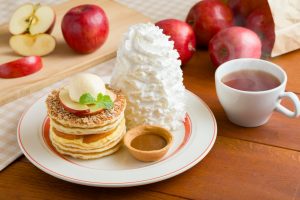 11月1日よりエッグスン・シングス/Eggs'n Thingsのサンクスギビング限定「アップルパイ・パンケーキ」が販売♪