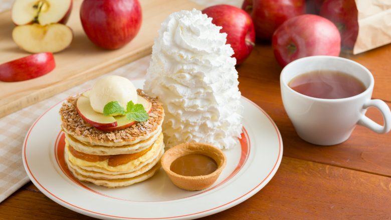 11月1日よりエッグスン・シングス/Eggs'n Thingsのサンクスギビング限定「アップルパイ・パンケーキ」が販売♪