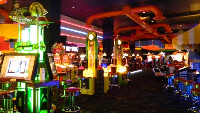 デイブ・アンド・バスターズ／Dave & Buster’s