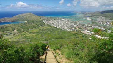 アクティブ派にオススメ！絶景と達成感を味わえる「ココ・クレーター・レイルウェイ・トレイル／ Koko Crater Railway Trail」