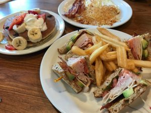 全米で愛され続ける「デニーズ ホノルル／Denny's HONOLULU」がワイキキにオープン！