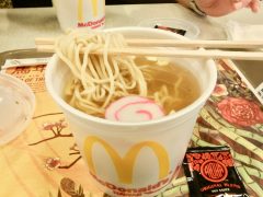 ハワイのマクドナルド限定！ラーメンみたいな「サイミン」ってなに？