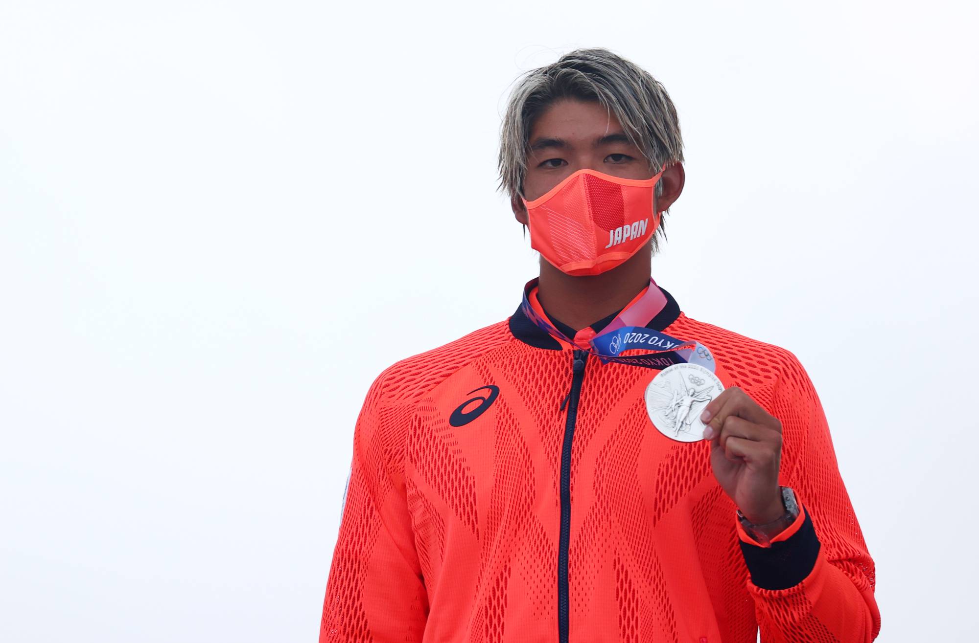 Tokyo 2020 Olympics - Surfing - Men's Shortboard - Medal Ceremony - Tsurigasaki Surfing Beach, Chiba, Japan – July 27, 2021. Silver medallist Kanoa Igarashi of Japan wearing a protective face mask poses on the podium REUTERS/Lisi Niesner