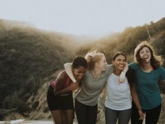 【ハワイで役立つ英会話】旅行先でお誘いをいただいたときに使えるフレーズをご紹介！
