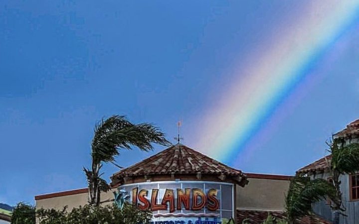 アラモアナでまったり過ごせる穴場「アイランド・ファイン・バーガー＆ドリンク／Islands Fine Burgers＆Drinks」