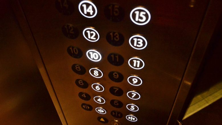 【ハワイで役立つ英会話】エレベーターで使えるフレーズはコレ！