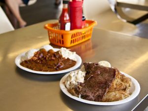 ワイキキトロリーダイニングエクスプレスで美味しいディナーを食べに行こう