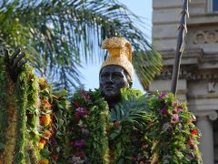 ハワイ州に3つあるキングカメハメハの銅像には違いがある？